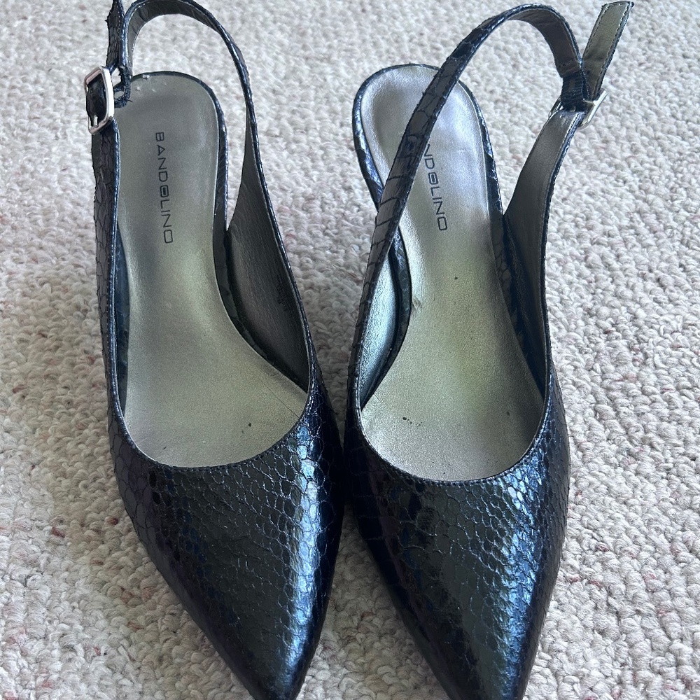 Bandolino black snake print pumps